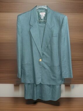 Vintage Talbots Women’s Teal Suit Set with Blazer & Matching Skirt - 10/8 - EC